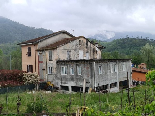 casa indipendente in vendita a Beverino