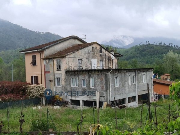 casa indipendente in vendita a Beverino