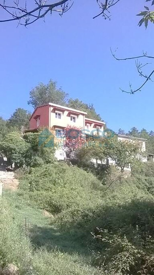 casa semindipendente in vendita a Beverino