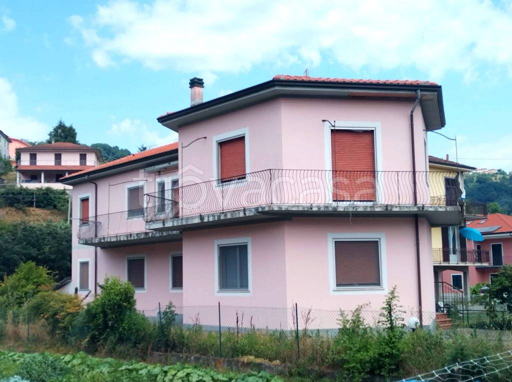 casa indipendente in vendita a Beverino