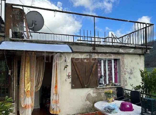 casa indipendente in vendita a Beverino