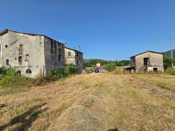 casa indipendente in vendita a Beverino
