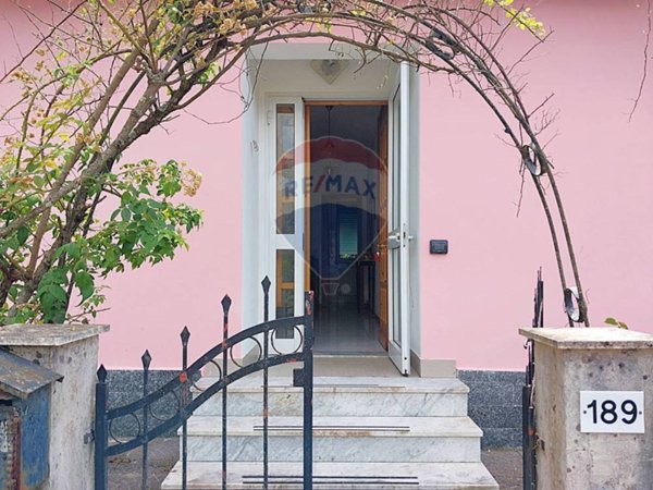 casa indipendente in vendita a Beverino