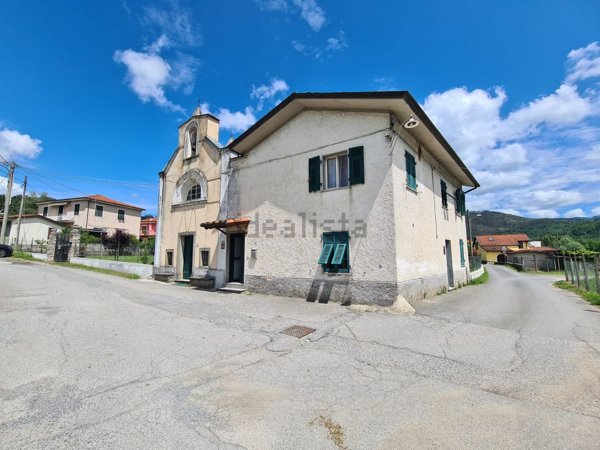 casa indipendente in vendita a Beverino