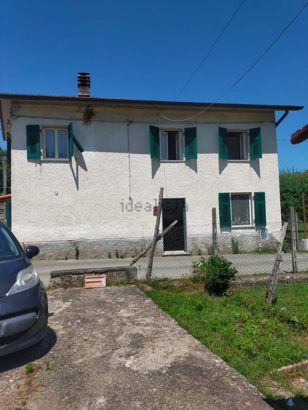 casa semindipendente in vendita a Beverino