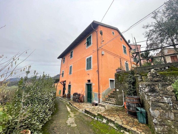 casa semindipendente in vendita a Beverino