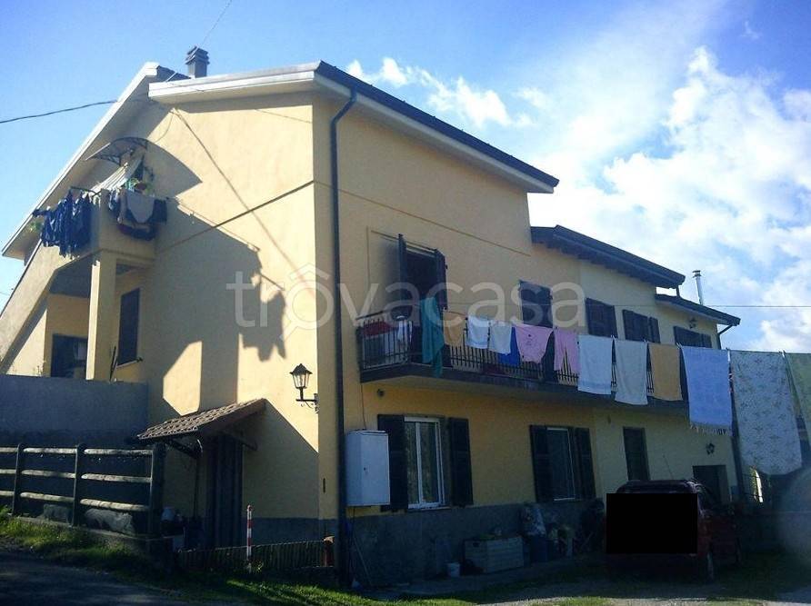 casa indipendente in vendita a Beverino