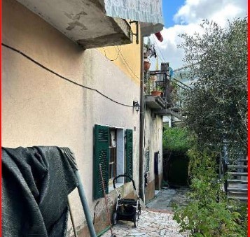 casa indipendente in vendita a Beverino