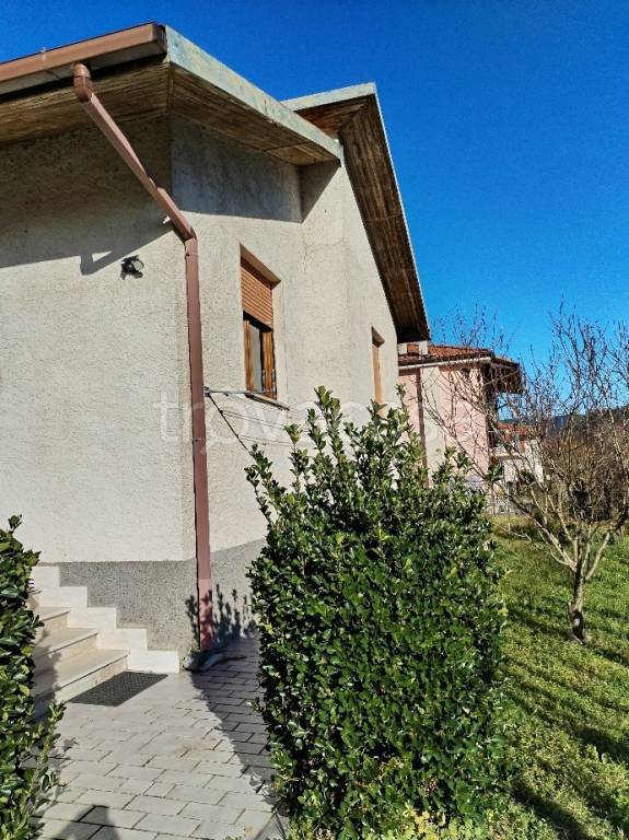 casa indipendente in vendita a Beverino