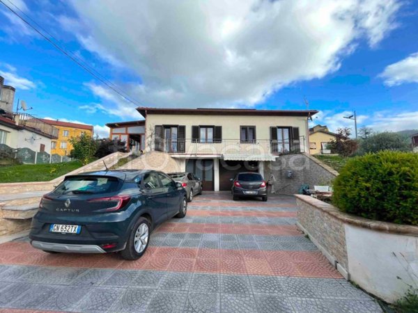 casa indipendente in vendita a Beverino