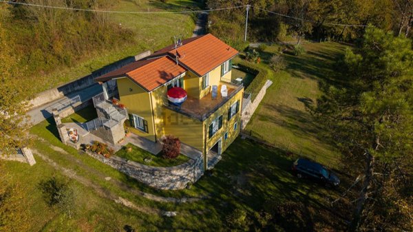 casa indipendente in vendita a Beverino