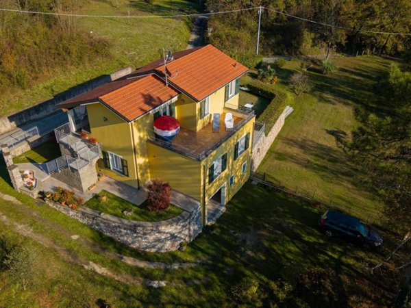 casa indipendente in vendita a Beverino