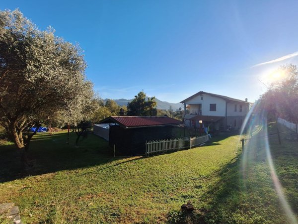 casa indipendente in vendita a Beverino