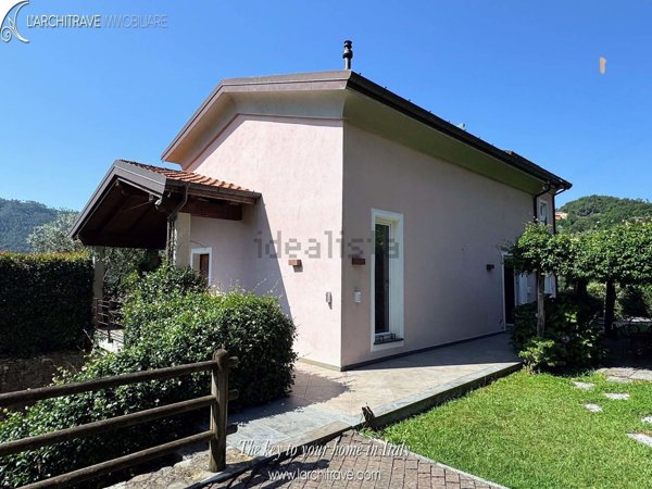 casa indipendente in vendita a Beverino