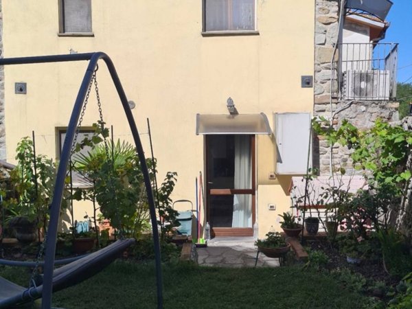 casa indipendente in vendita a Beverino