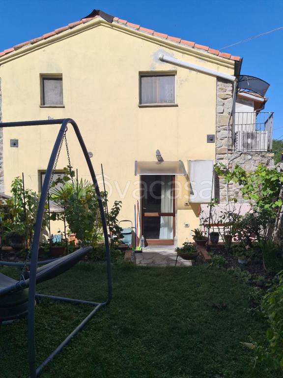 casa indipendente in vendita a Beverino