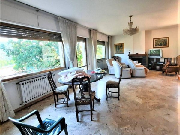 casa indipendente in vendita a Beverino