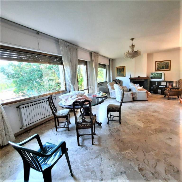 casa indipendente in vendita a Beverino