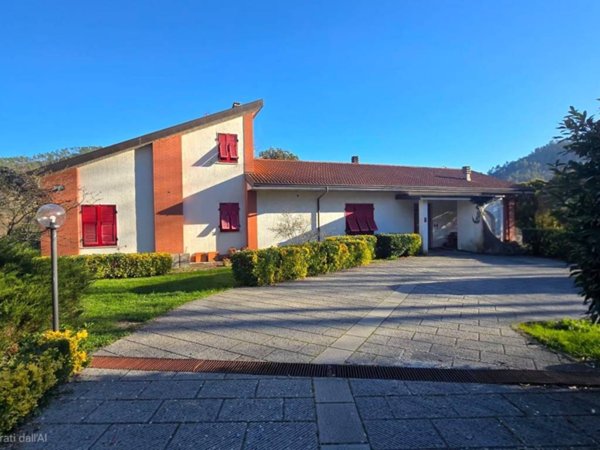 casa indipendente in vendita a Beverino