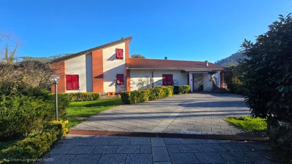 casa indipendente in vendita a Beverino