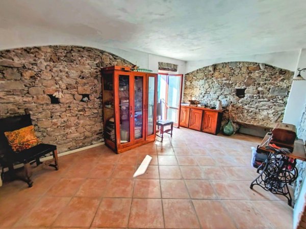 casa indipendente in vendita a Beverino