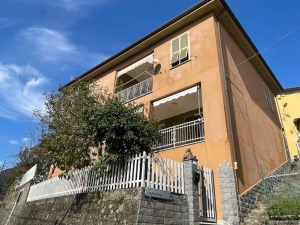 casa indipendente in vendita a Beverino