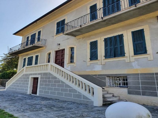 casa indipendente in vendita a Beverino