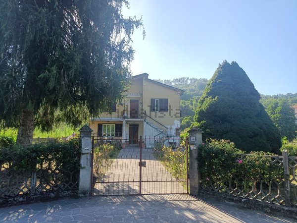 casa indipendente in vendita a Beverino