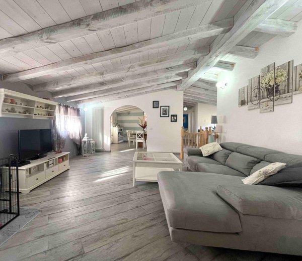 casa semindipendente in vendita a Beverino