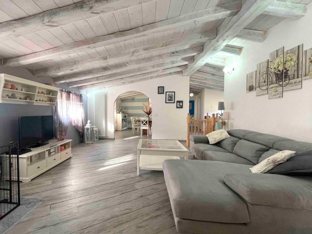 casa semindipendente in vendita a Beverino