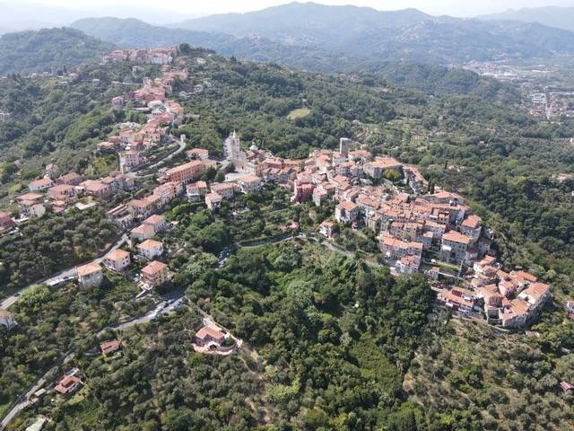 casa indipendente in vendita a Beverino