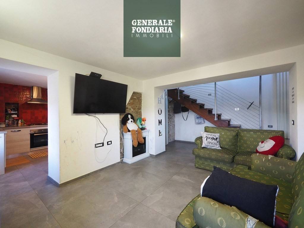 casa indipendente in vendita a Beverino