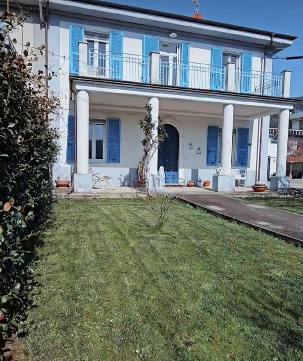 casa indipendente in vendita a Beverino