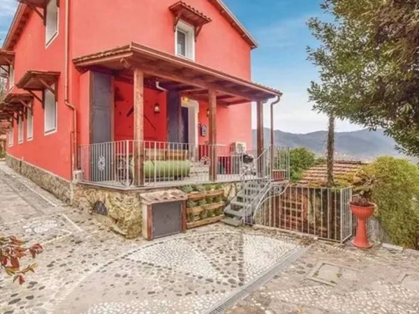 casa indipendente in vendita a Beverino