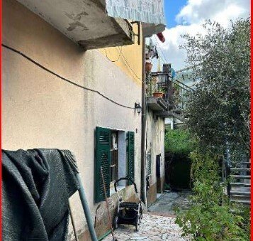 casa indipendente in vendita a Beverino