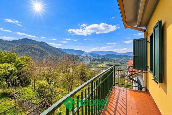 casa indipendente in vendita a Beverino