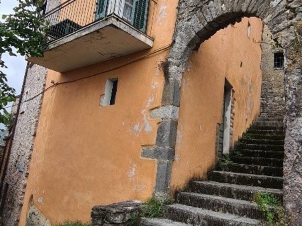 casa indipendente in vendita a Beverino