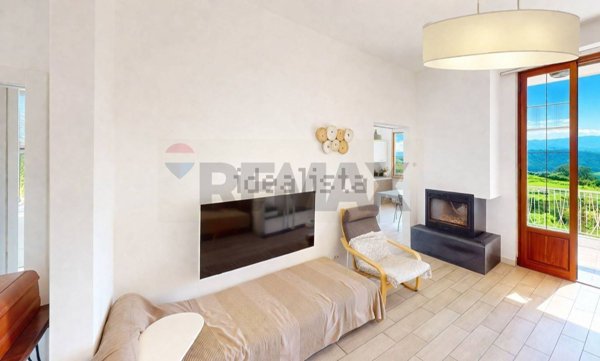 casa indipendente in vendita a Beverino