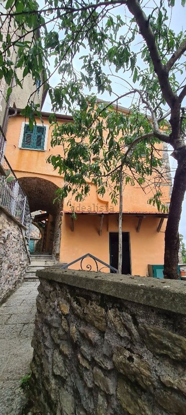 casa indipendente in vendita a Beverino