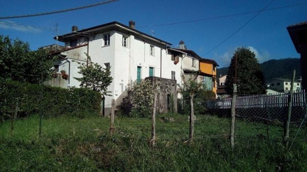 casa indipendente in vendita a Beverino