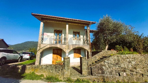 casa indipendente in vendita a Beverino