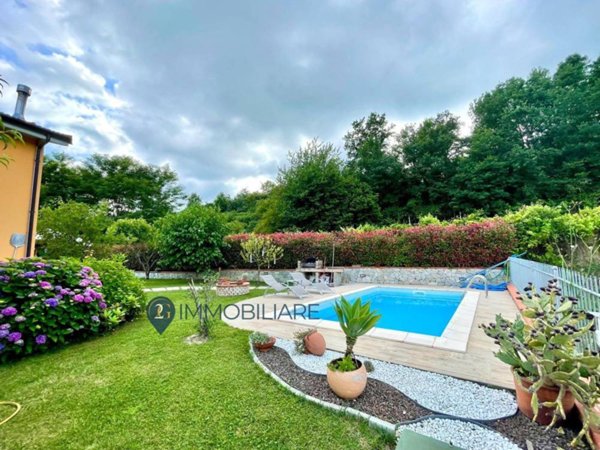 casa indipendente in vendita a Beverino