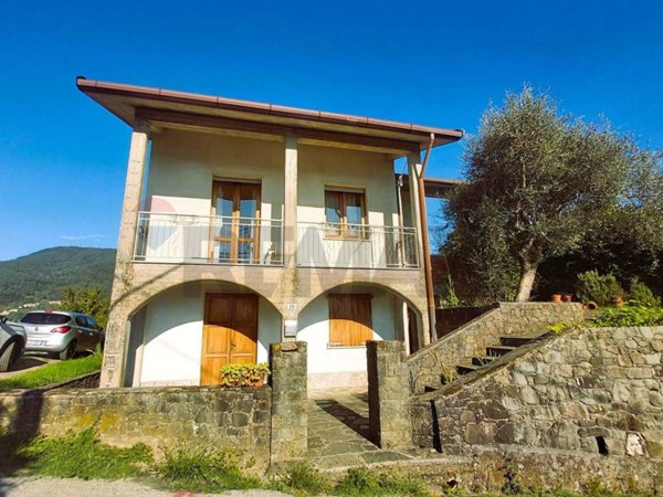 casa indipendente in vendita a Beverino