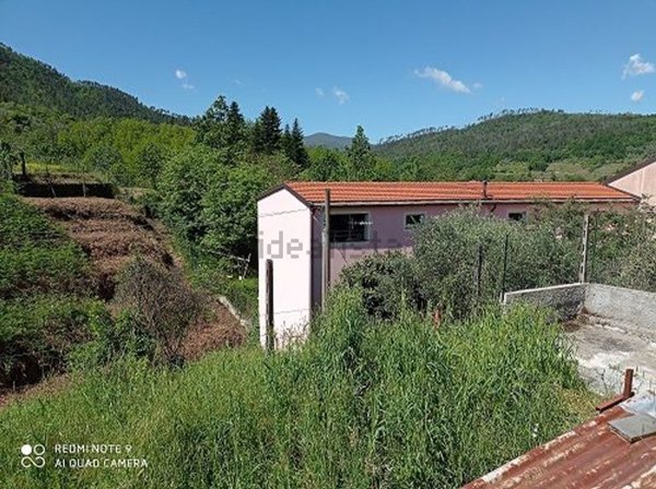 casa semindipendente in vendita a Beverino
