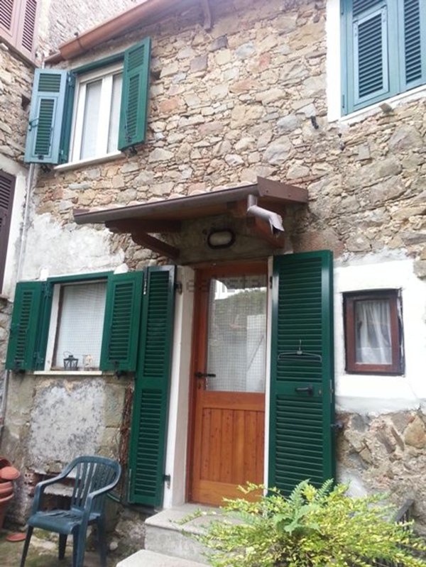 casa indipendente in vendita a Beverino