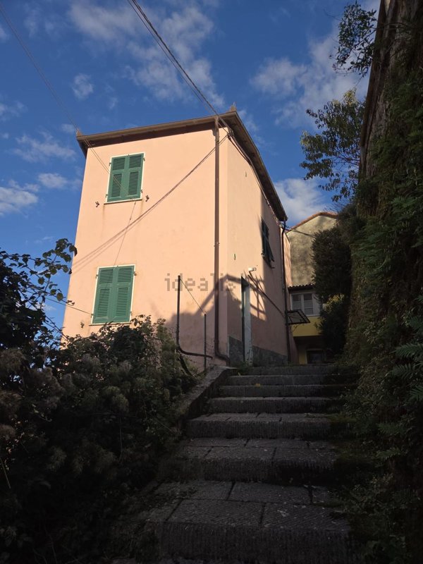 casa semindipendente in vendita a Beverino