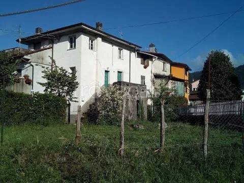 casa indipendente in vendita a Beverino
