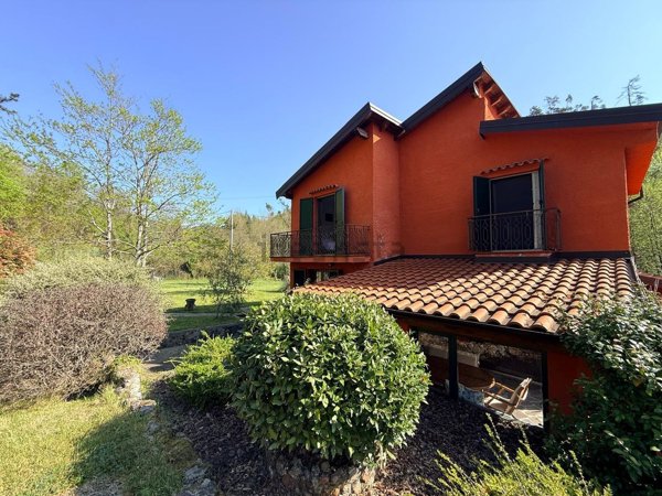 casa indipendente in vendita a Beverino