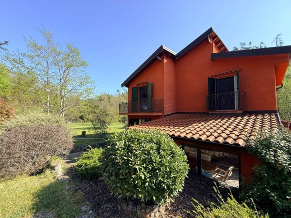 casa indipendente in vendita a Beverino