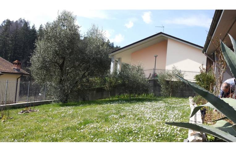 casa indipendente in vendita a Beverino